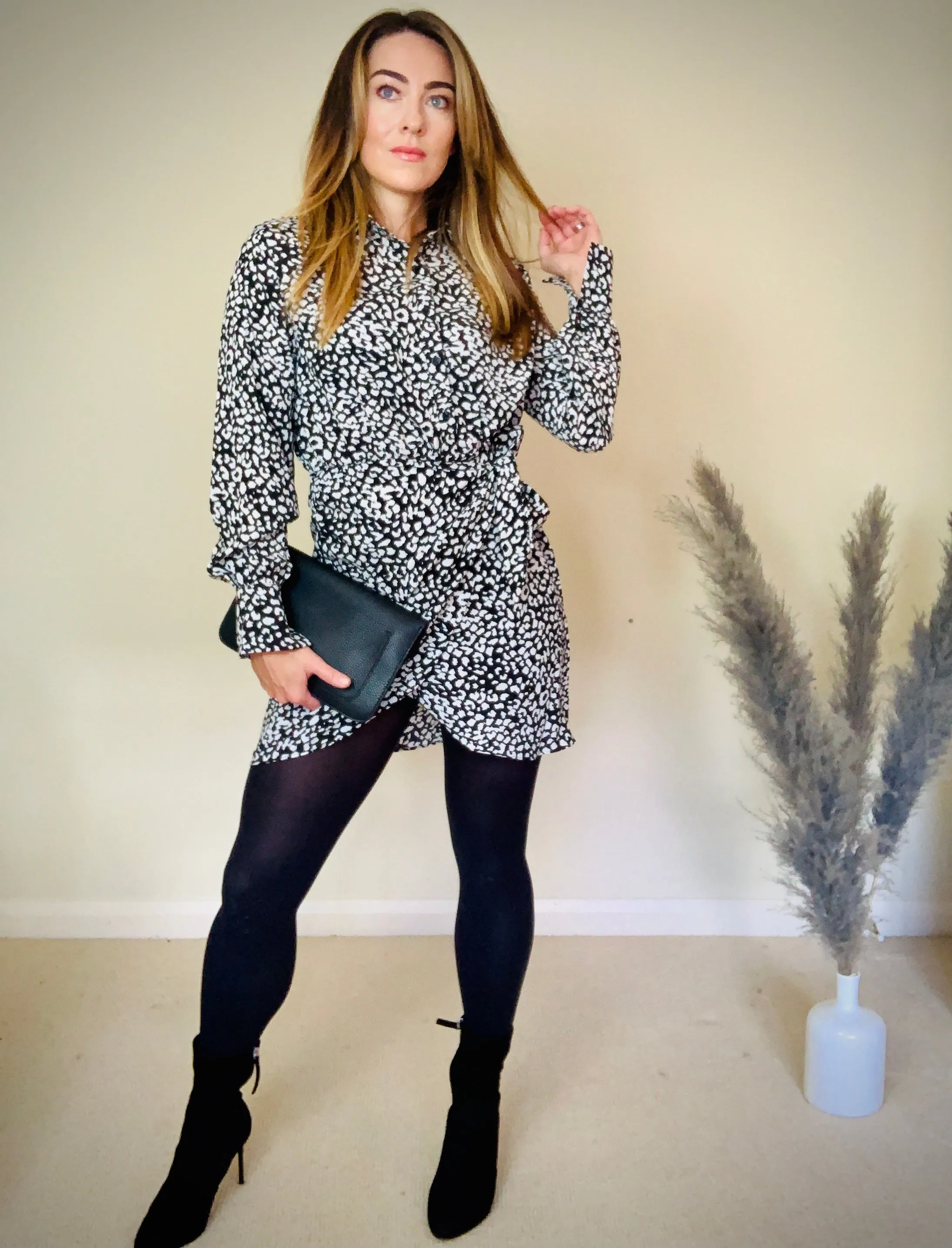 BLACK/WHITE ANIMAL WRAP DRESS