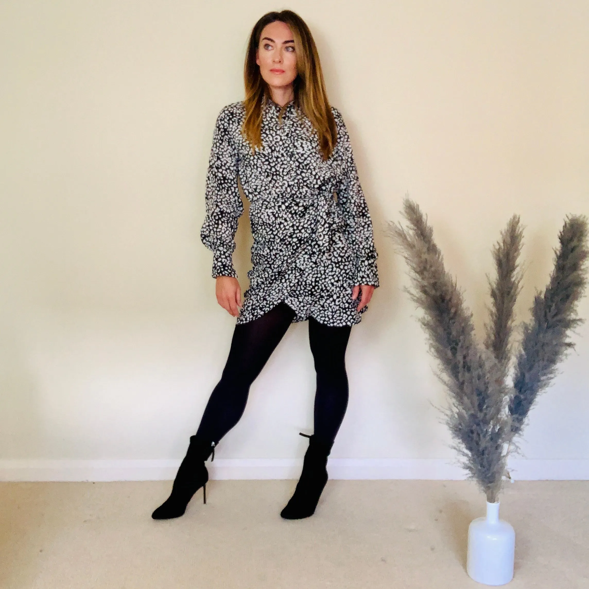 BLACK/WHITE ANIMAL WRAP DRESS