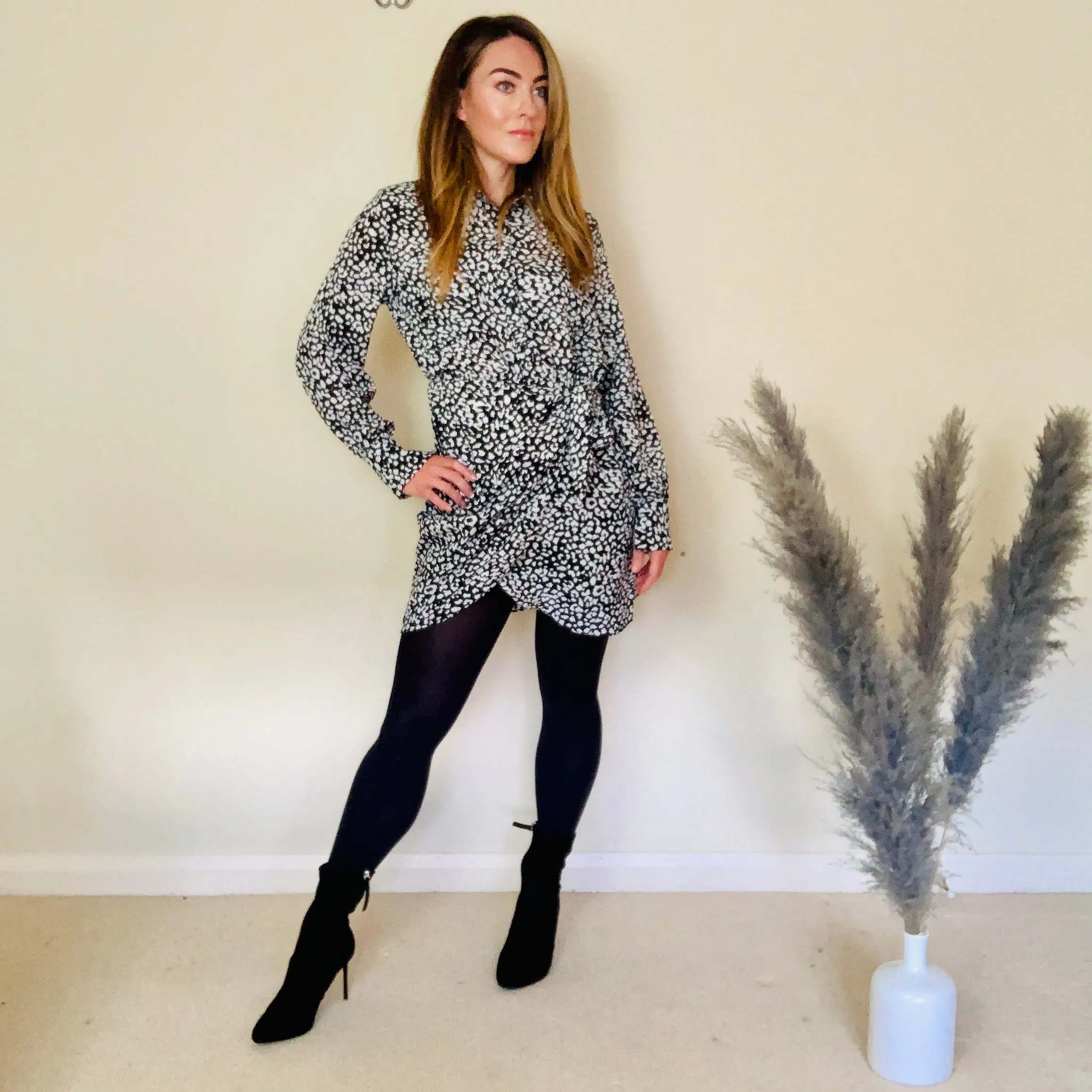 BLACK/WHITE ANIMAL WRAP DRESS