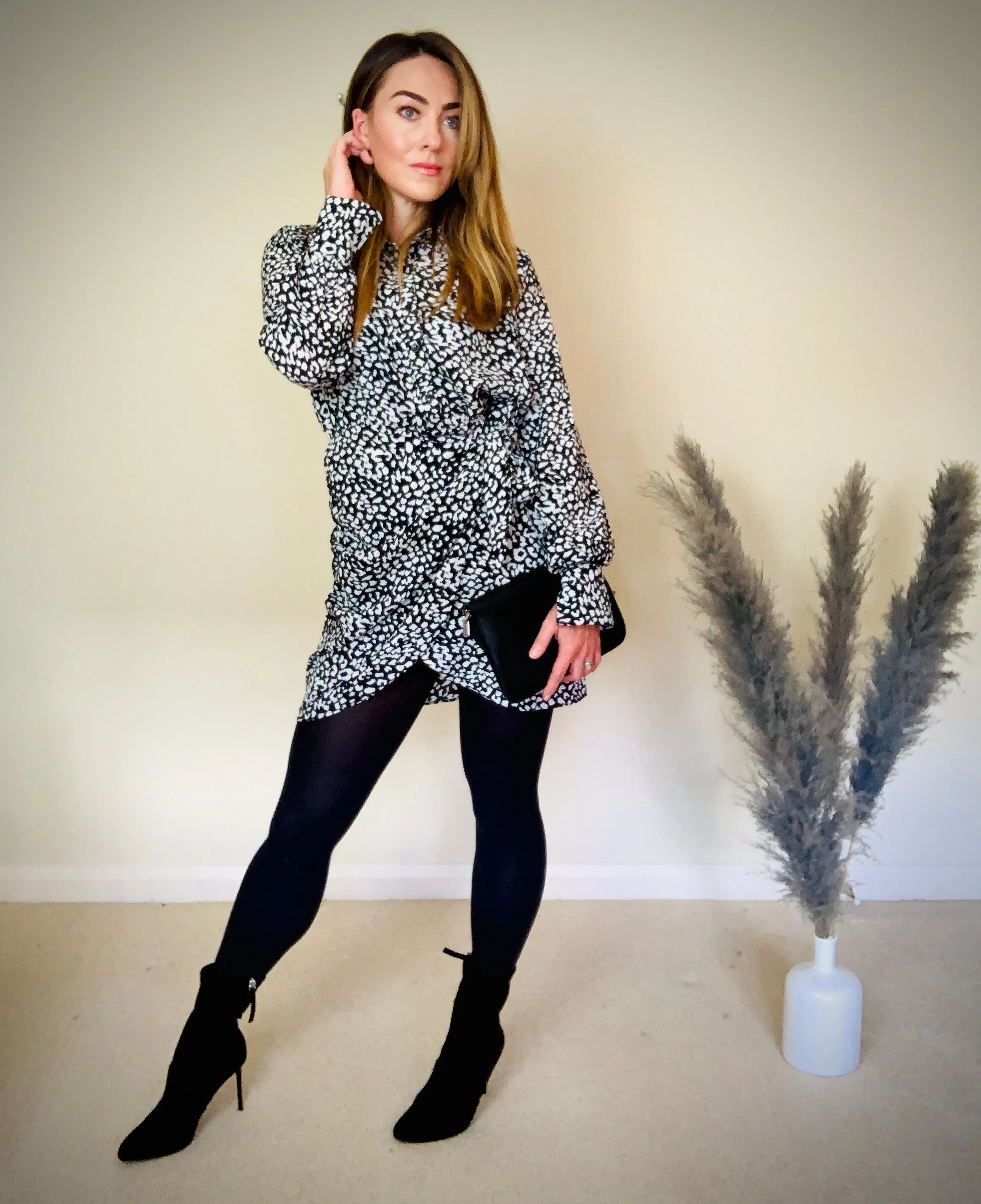 BLACK/WHITE ANIMAL WRAP DRESS
