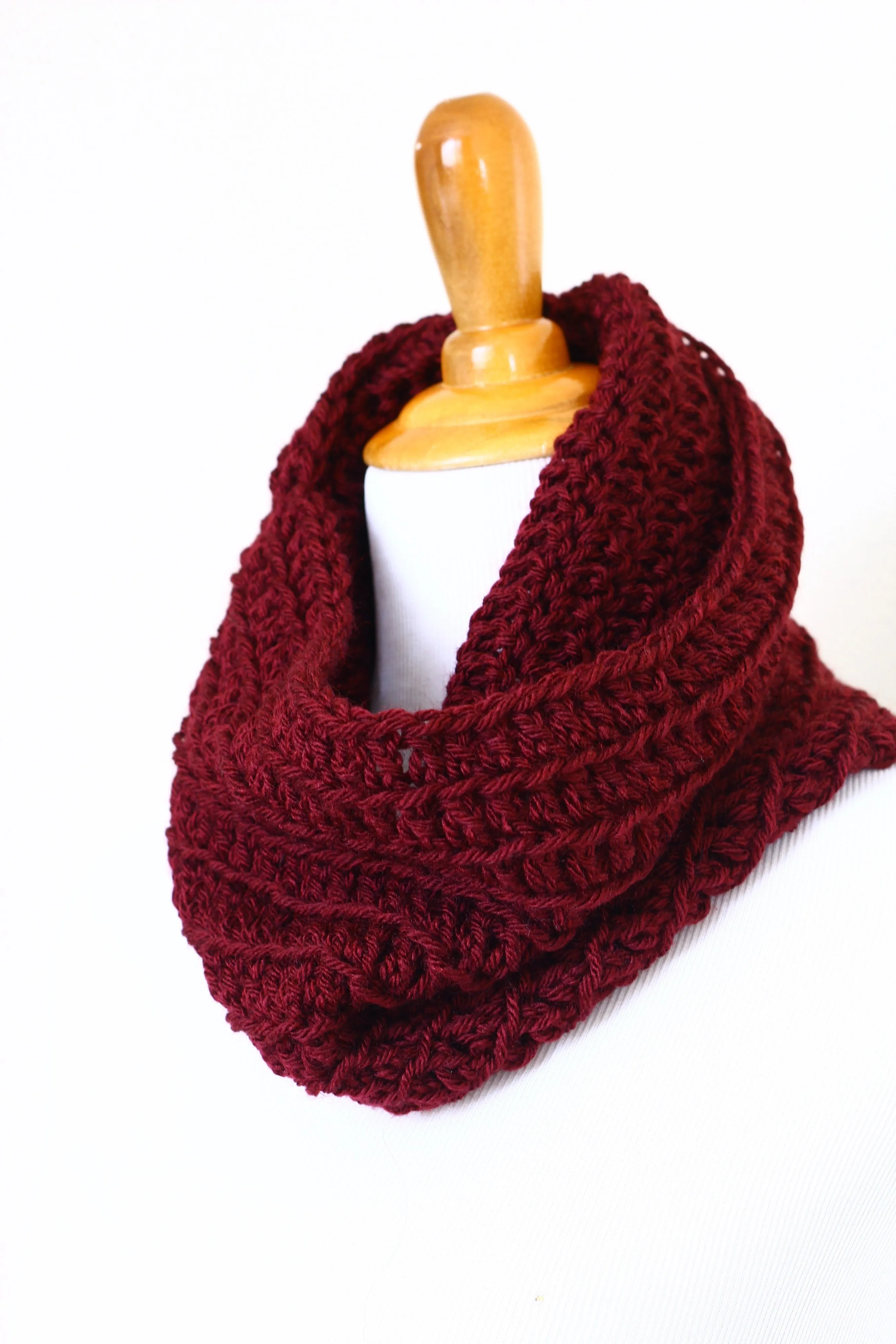 Crochet infinity scarf in red color, chunky cowl - 12 colors available