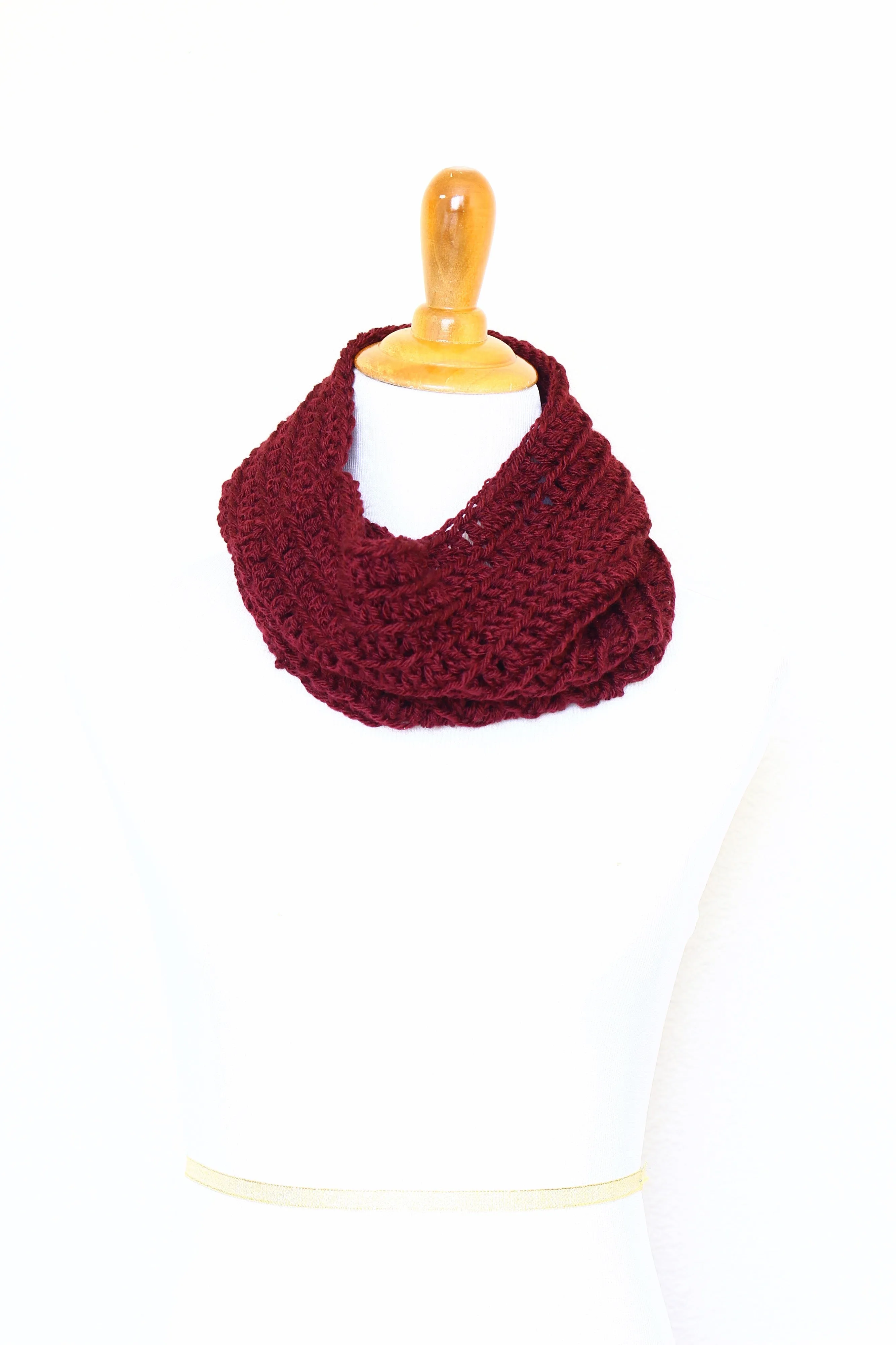Crochet infinity scarf in red color, chunky cowl - 12 colors available